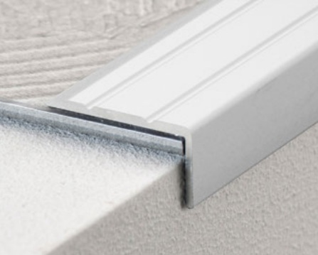 Nez de marche aluminium autocollant — Rubicer